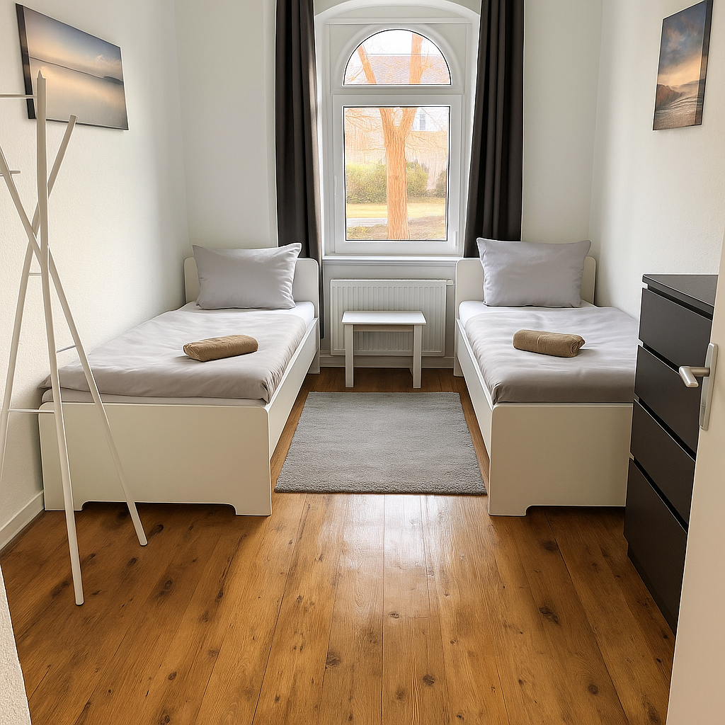 SS15-2R (Zweitanzeige Booking „Schlosserstr. 13") – Spiegel Foto 9